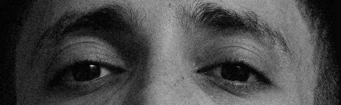 Regard emblématique de MisterMonster, artiste tatoueur